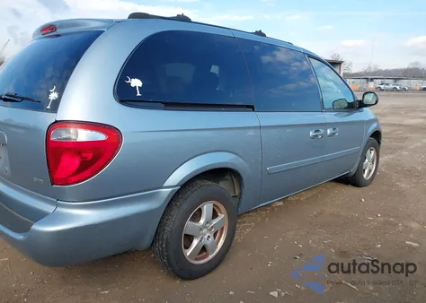 2005 Dodge Grand Caravan Sxt z USA, uszkodzony, nr VIN 2D4GP44L55R580366